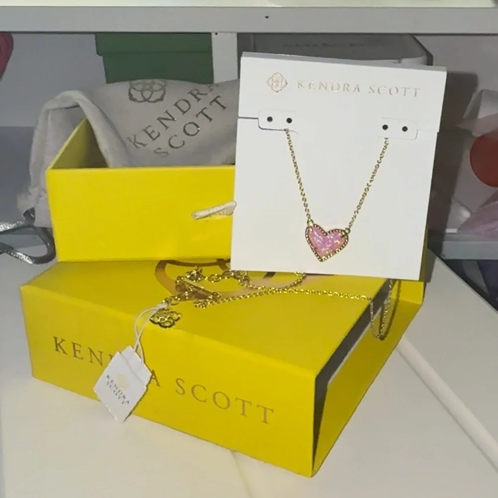 Kendra Scott Heart Necklace - Pink and Gold - Picture 4 of 5